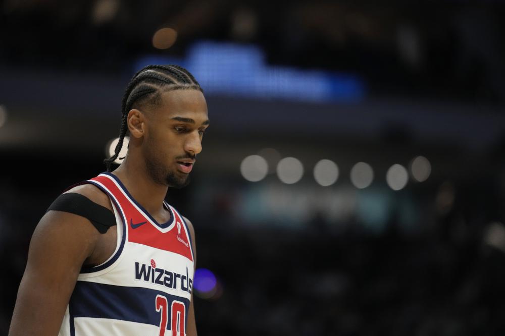 现出她对训 现出她对训