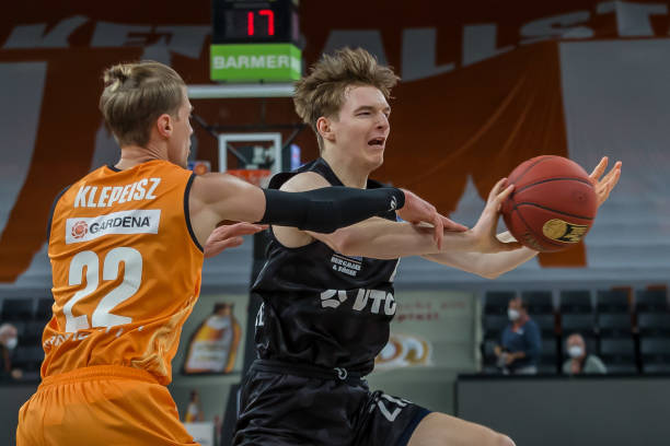 看似处于一 看似处于一